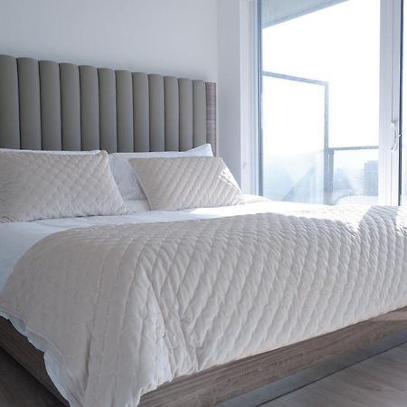 Modern Luxury Waterfront Condo Mississauga Kültér fotó